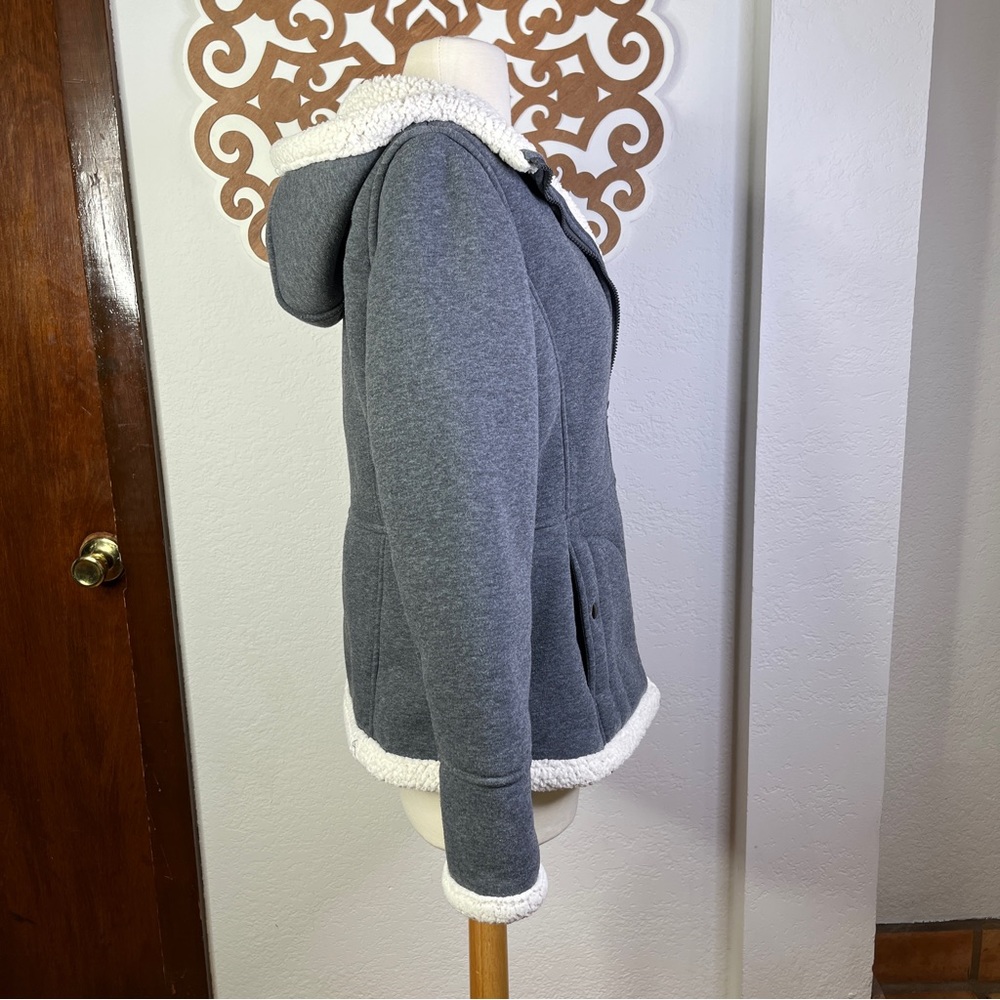 Weatherproof woman’s jacket - Picture 3 of 11